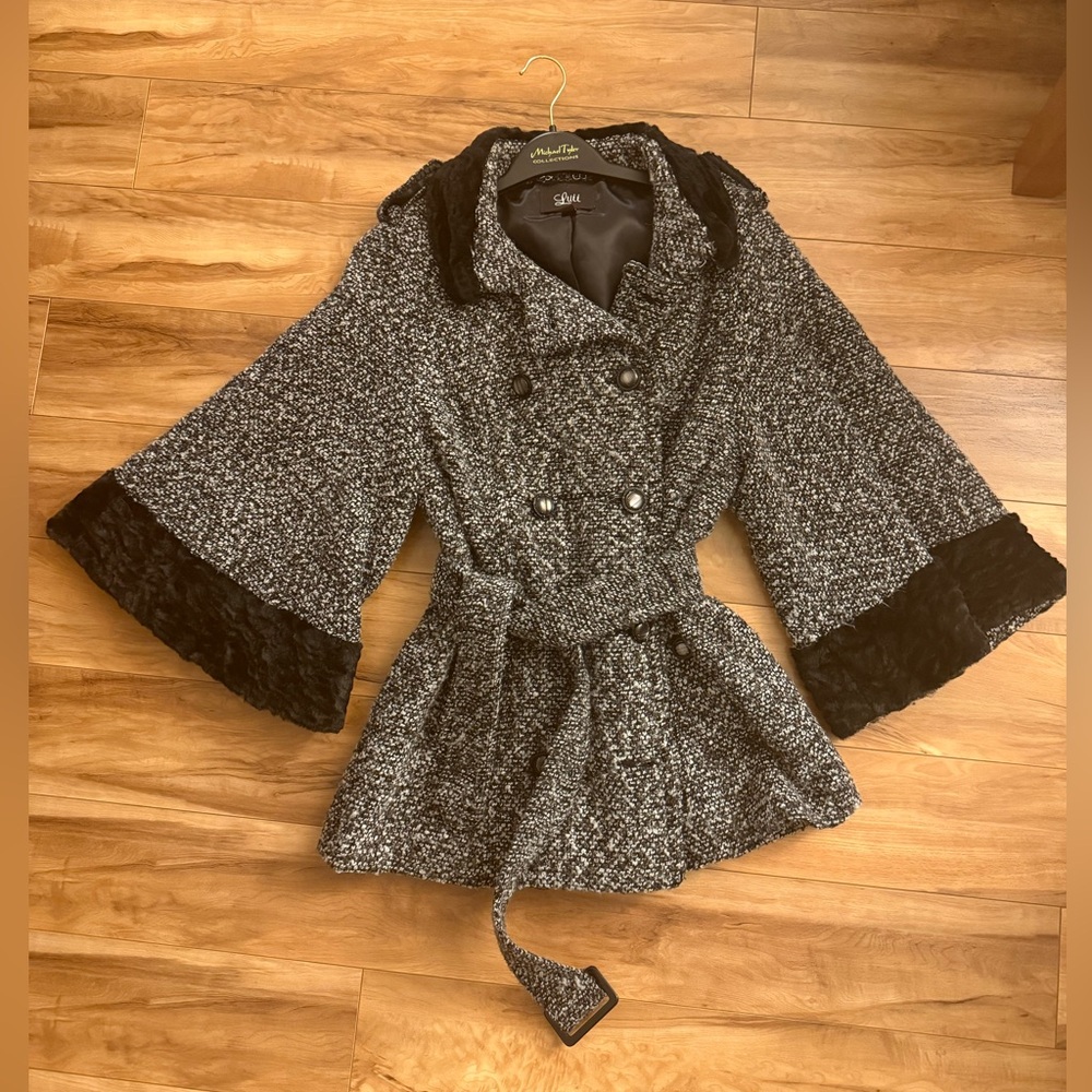 Luii Black and Gray Women's Cape Coat
